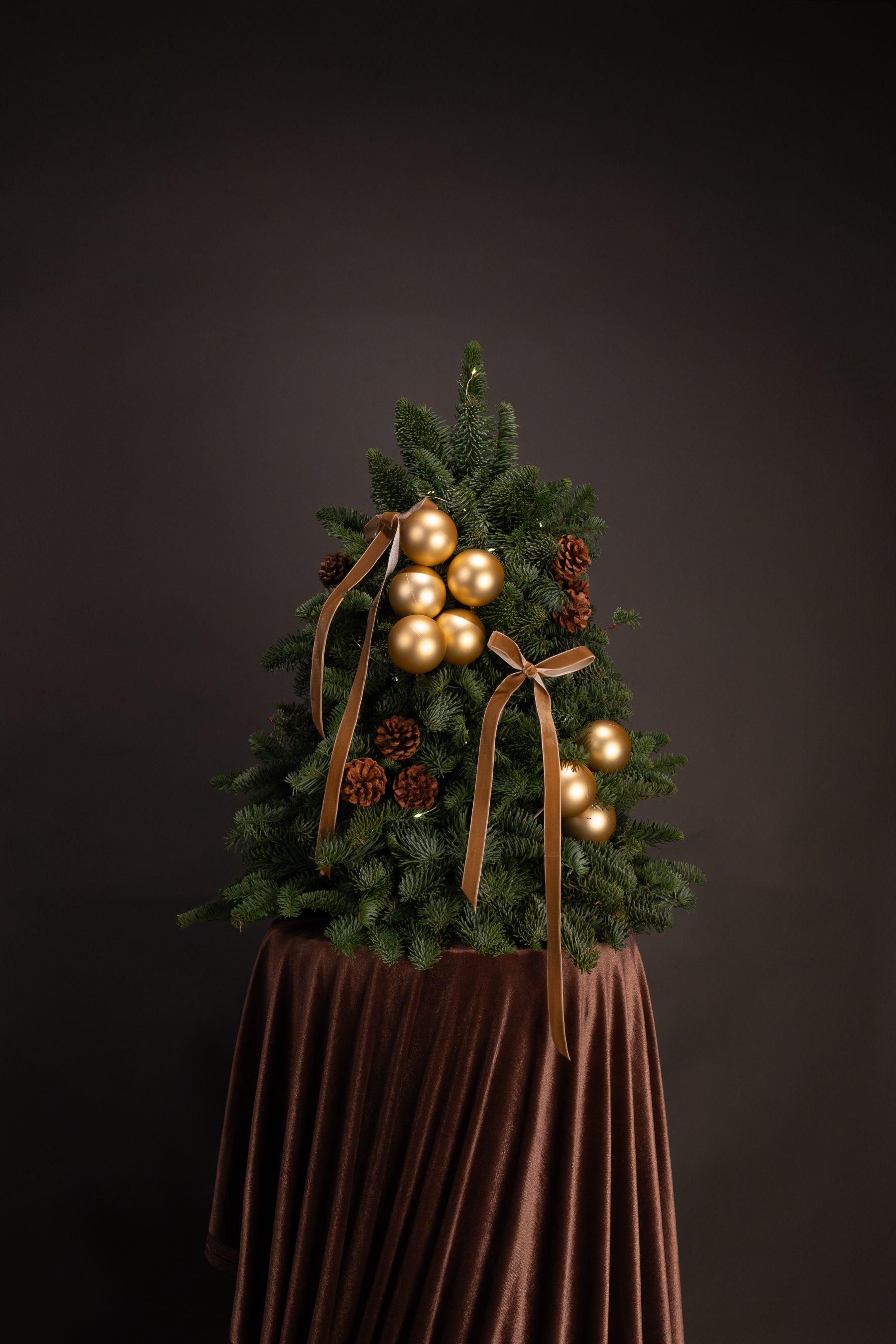 Gold bauble tree